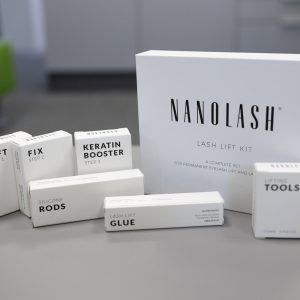 Schwungvolle, genährte und mit Feuchtigkeit versorgte Wimpern – solche Effekte garantiert Nanolash Lift Kit!